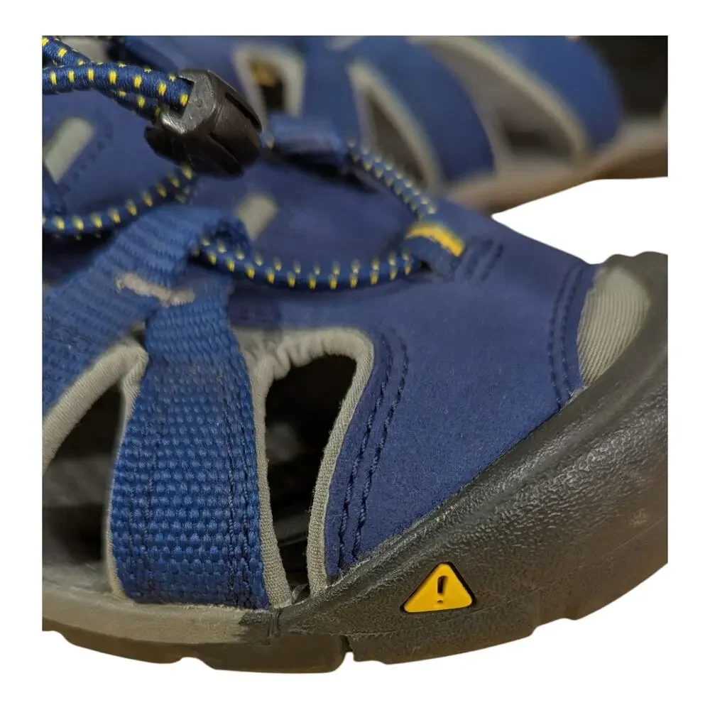 Keen Newport H2 Blue Closed Toe Adjustable Strap Hiking Mens Sandals sz 6 Youth